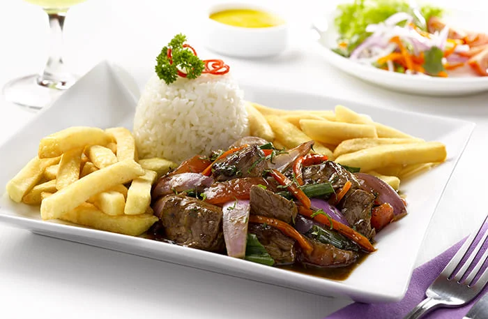 Palto tipico - lomo saltado Perú